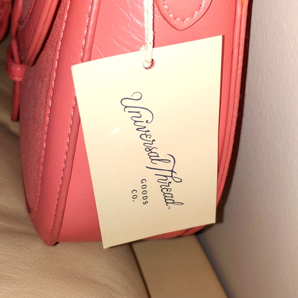 Universal Thread Purse - Picture 5 of 8